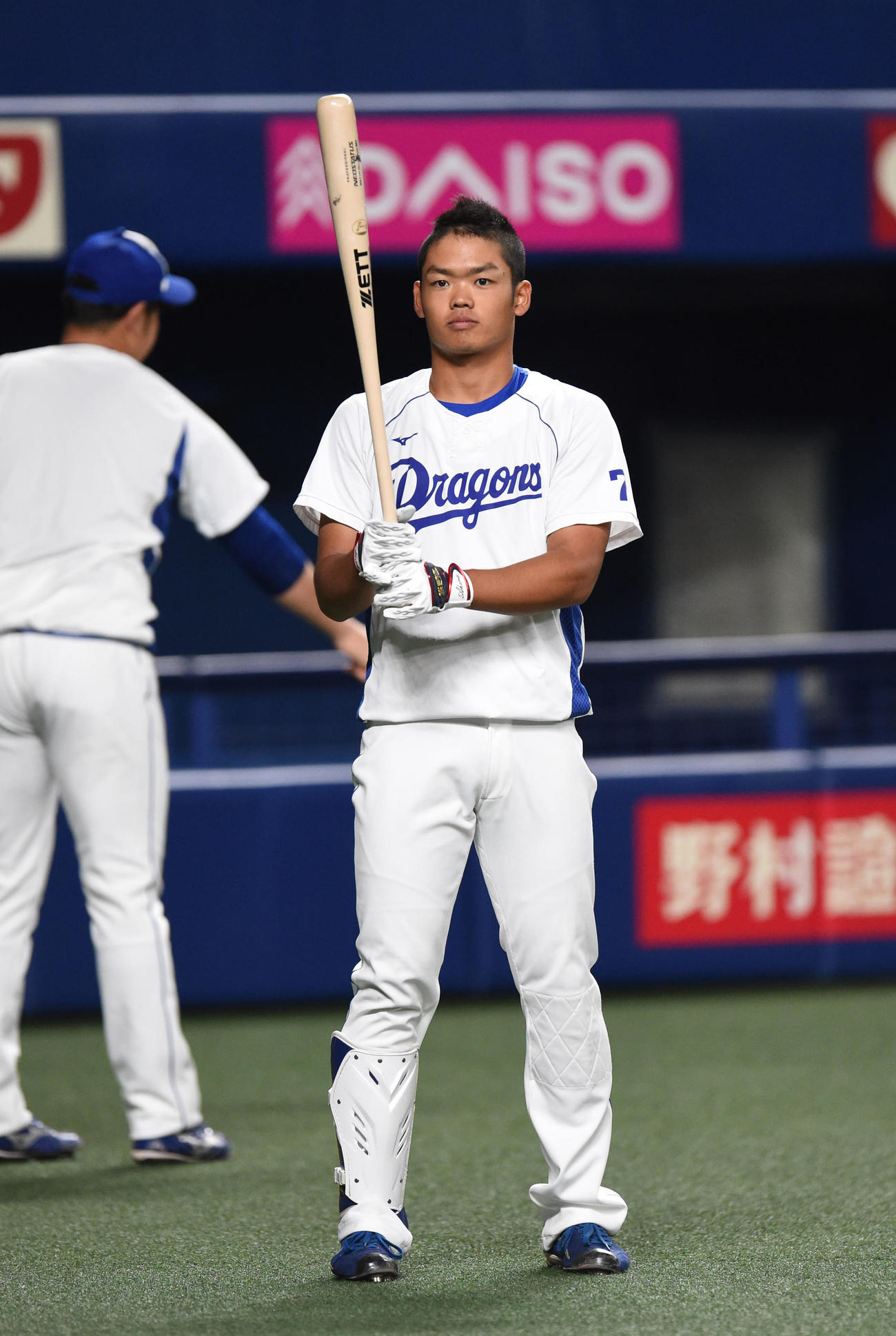 中日対DeNA　1軍に合流し試合前練習を行う根尾昂（撮影・森本幸一）