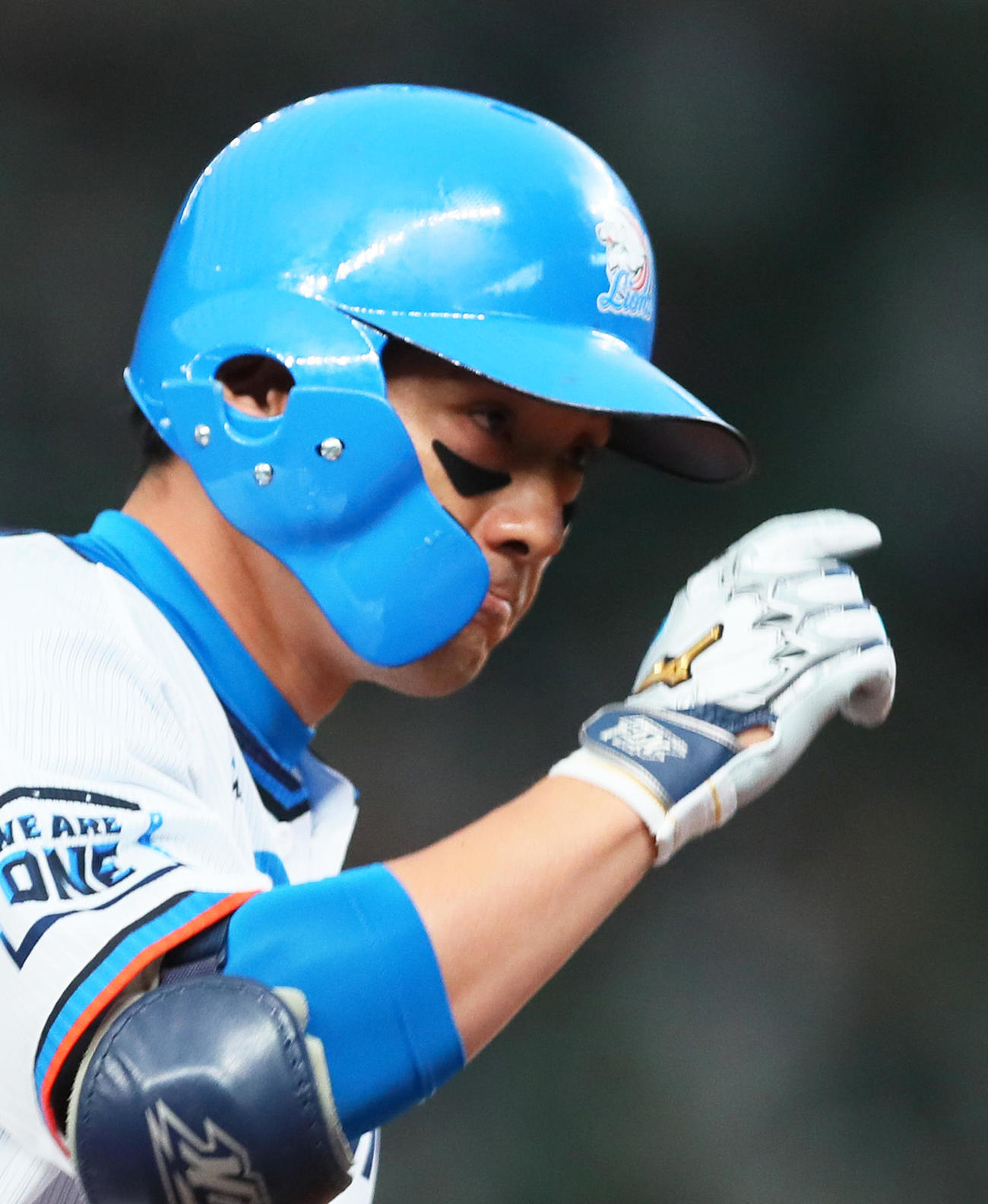 西武対日本ハム　3回裏西武2死一塁、栗山は左越え2点本塁打を放つ（撮影・足立雅史）