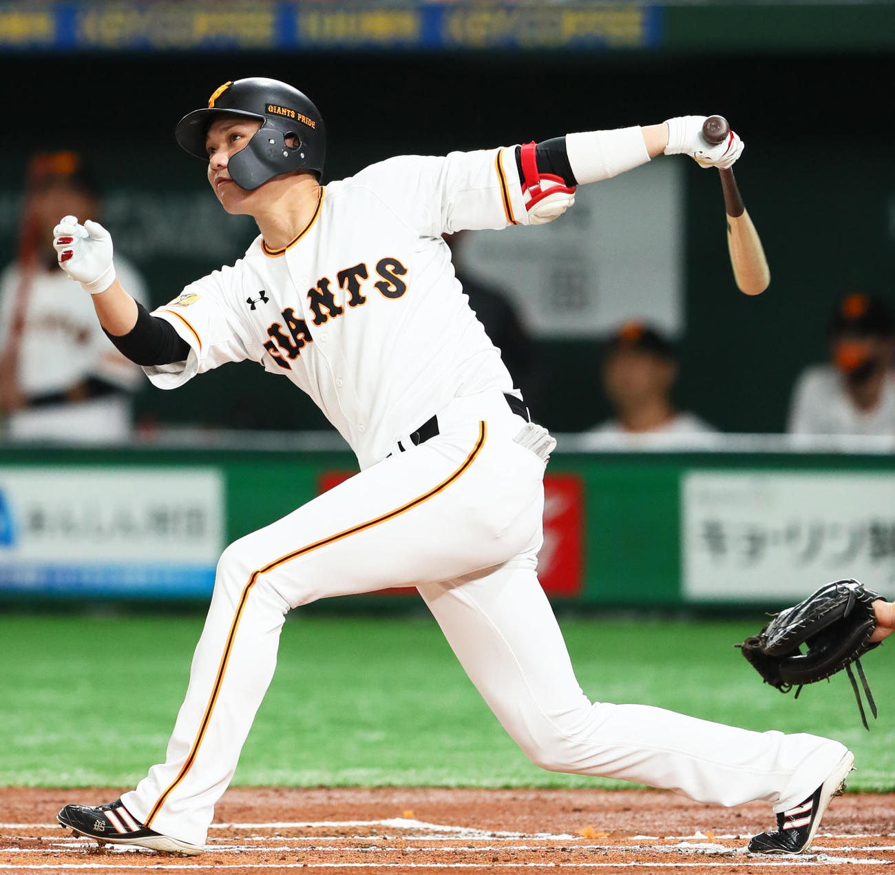 左越え二塁打を放ち通算2000安打を達成した巨人坂本（2020年11月8日撮影）