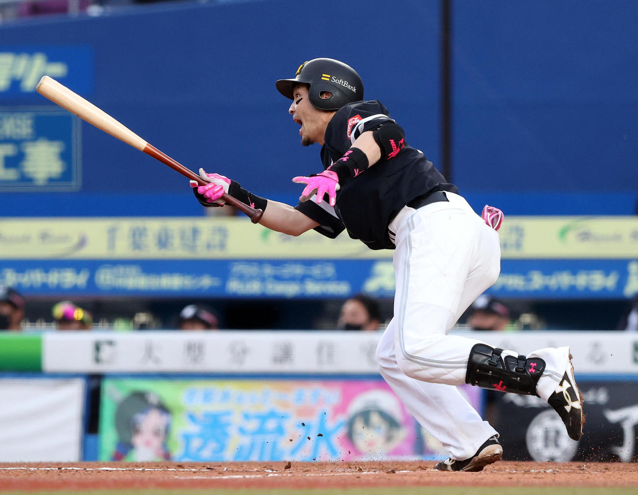 ロッテ対ソフトバンク　6回表ソフトバンク2死一、二塁、適時打を放つ松田宣（撮影・垰建太）