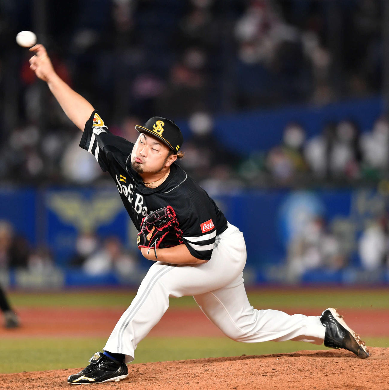 ロッテ対ソフトバンク　9回裏を打者3人で抑えた森（撮影・横山健太）