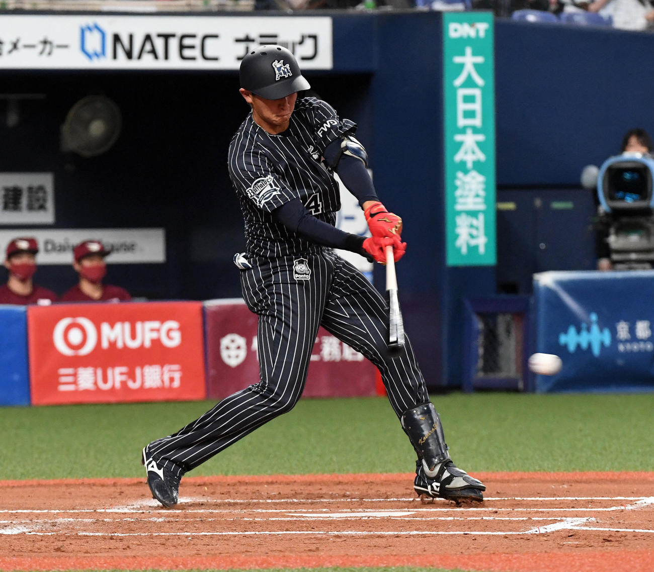 オリックス対楽天　2回裏オリックス無死、紅林はプロ初打席で中前打を放つ（撮影・前岡正明）