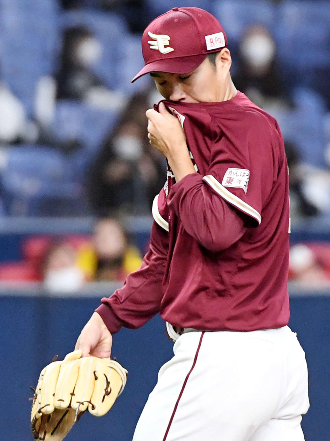 オリックス対楽天　7回裏オリックス無死、6失点で降板する楽天則本昂（撮影・前岡正明）
