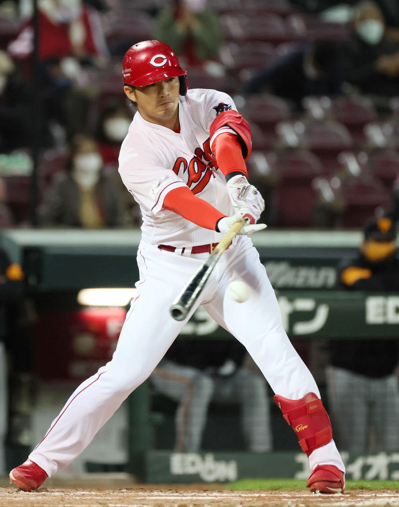 広島対巨人　3回裏広島2死、鈴木誠は右前打を放つ（撮影・加藤孝規）