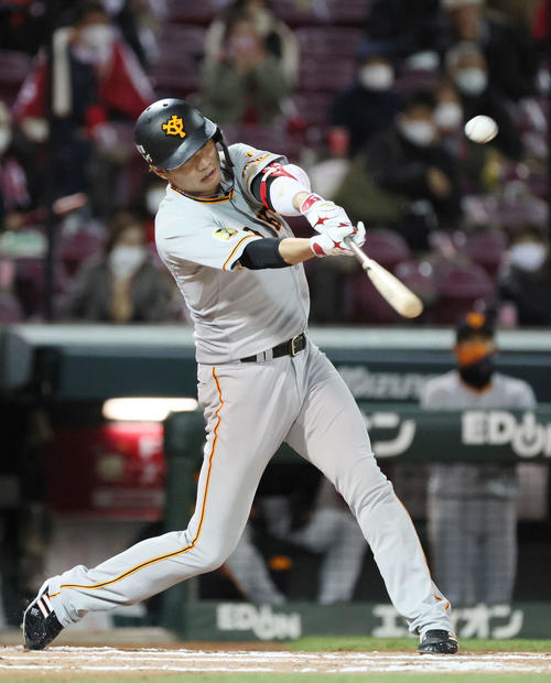 広島対巨人　6回表巨人1死二塁、坂本は右飛（撮影・加藤孝規）