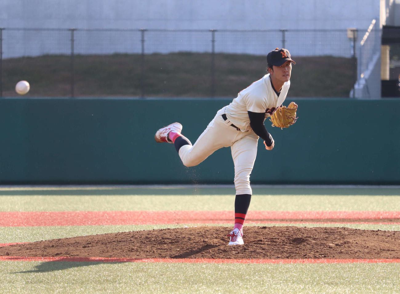 日大対専大　先発して7安打完封勝利した日大・小谷野