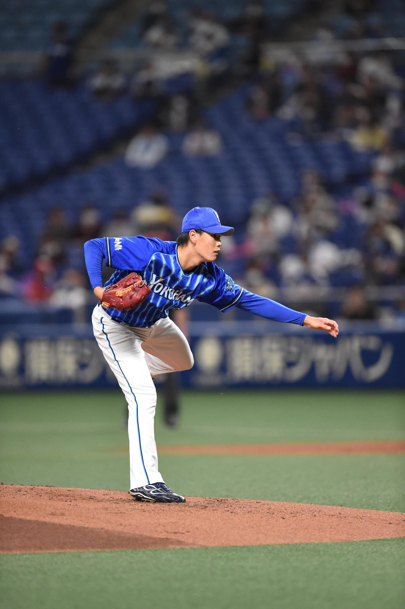 中日対DeNA　1回裏、登板するDeNA先発の坂本（撮影・森本幸一）