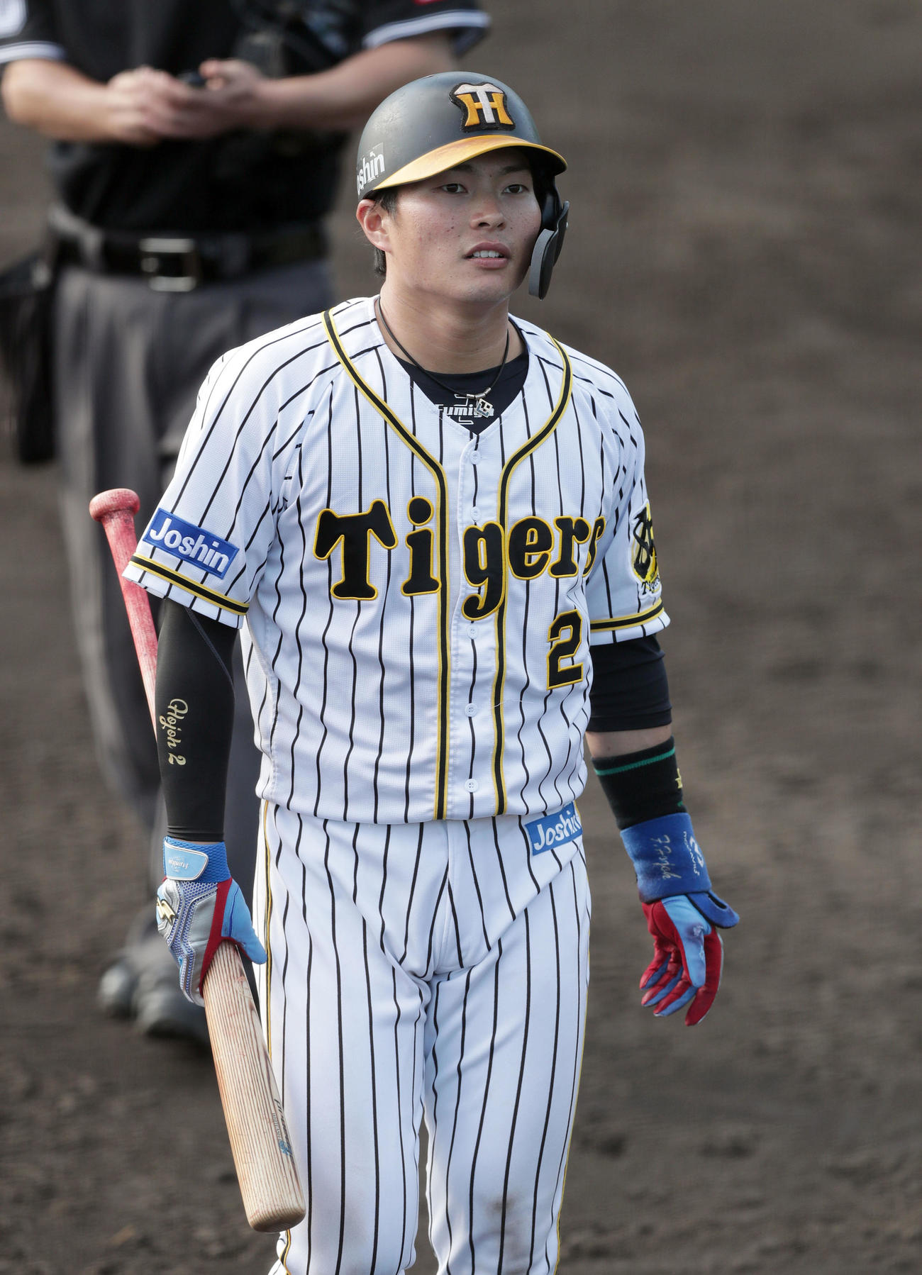 阪神対日本新薬　7回裏阪神1死一、二塁、空振り三振に倒れた北條史也（撮影・前田充）