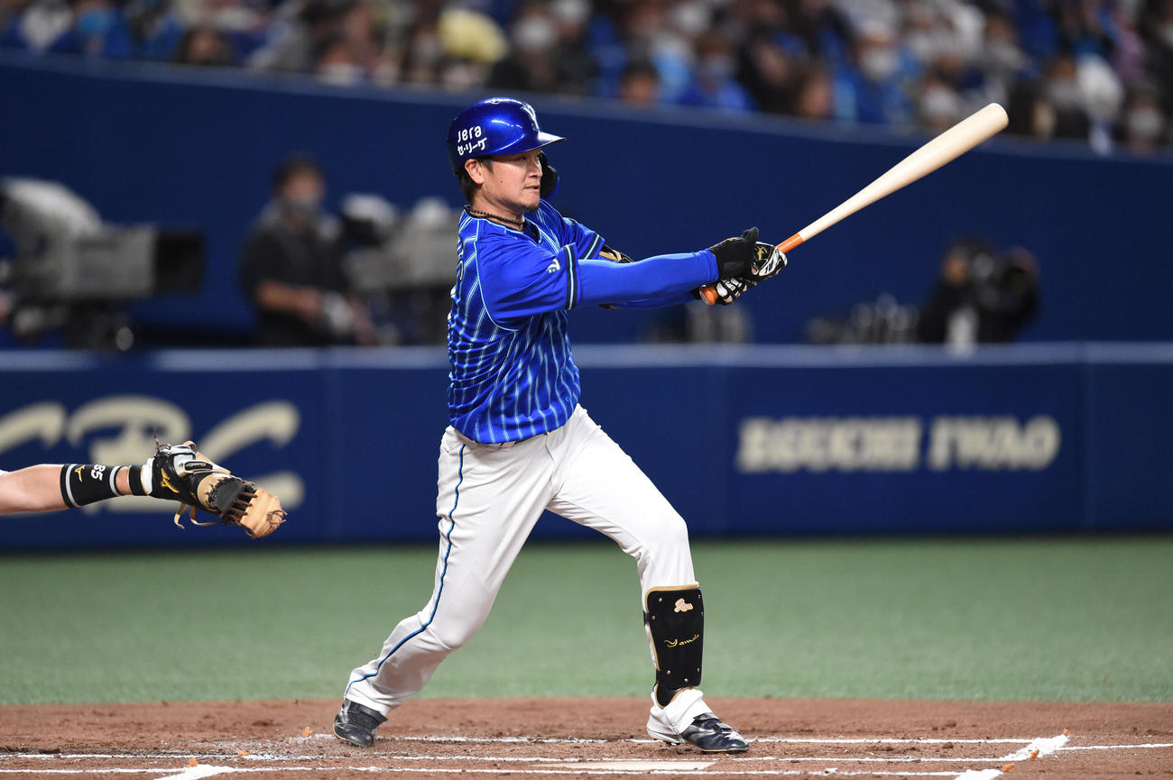 プロ野球中日対DeNA　2回表DeNA1死、中前安打を放った大和（撮影・森本幸一）