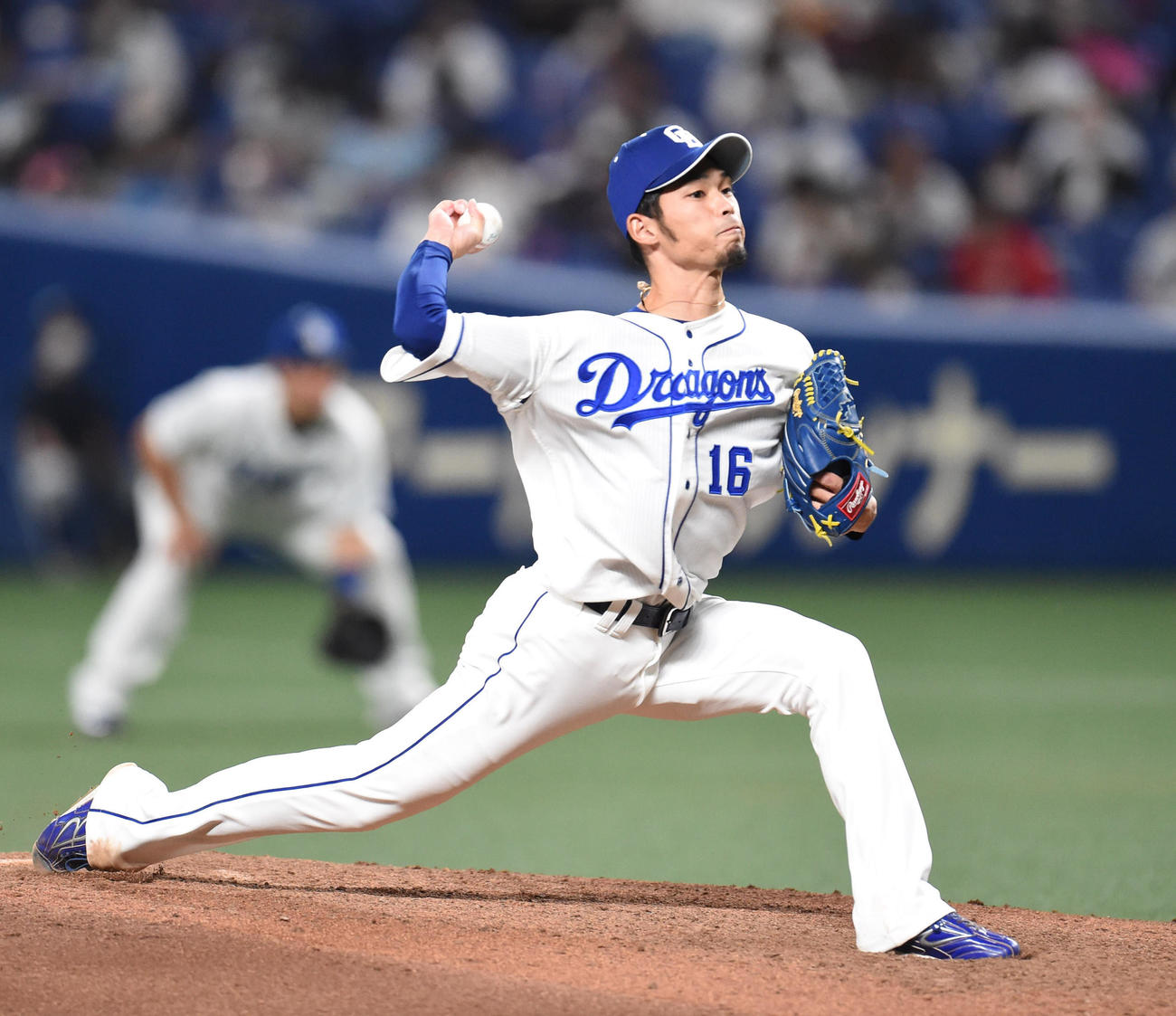 プロ野球中日対DeNA　8回表、中日2番手で登板する又吉克樹（撮影・森本幸一）