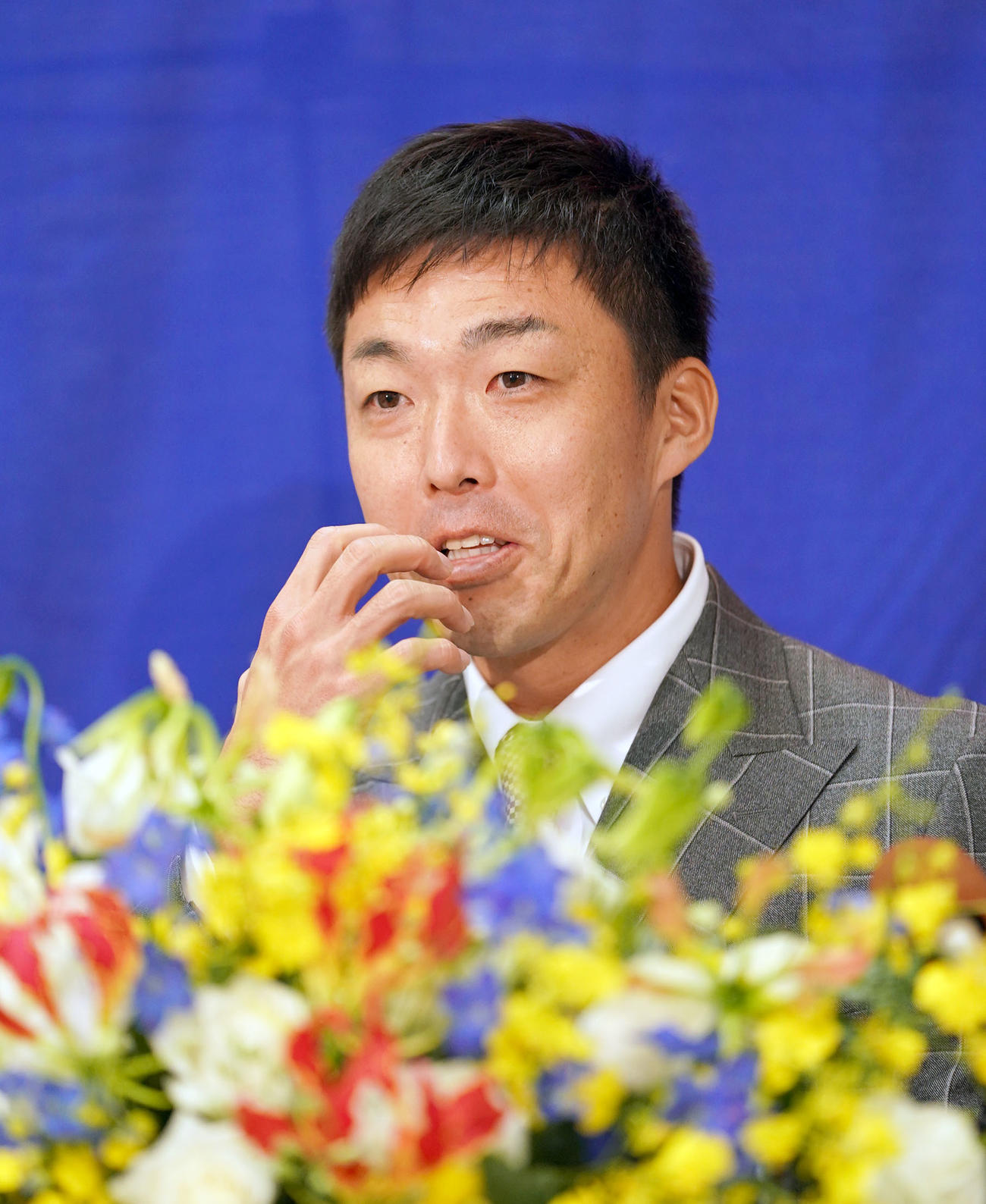 試合前行われた引退会見で話をする吉見一起（撮影・森本幸一）