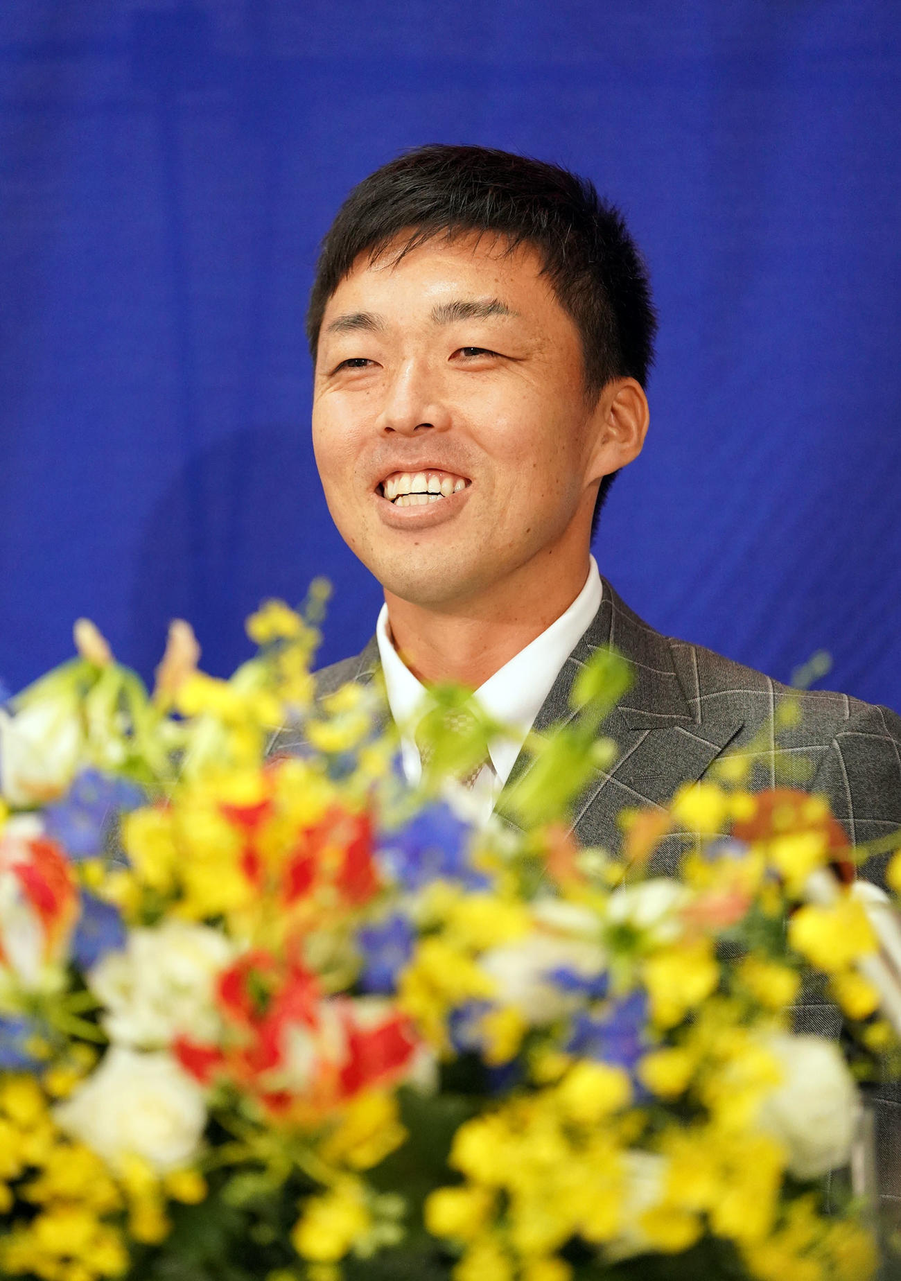 試合前に行われた引退会見で話をする吉見一起（撮影・森本幸一）