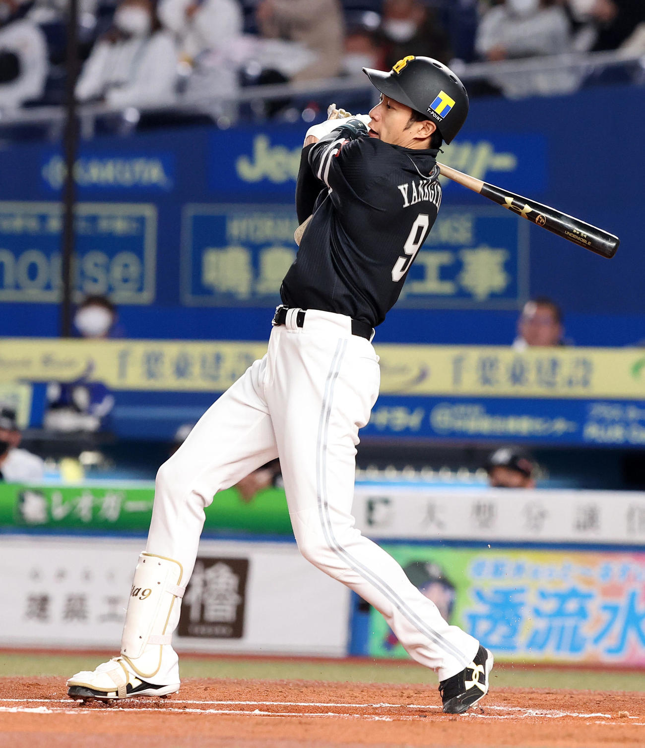 ロッテ対ソフトバンク　1回表ソフトバンク2死、中前打を放つ柳田（撮影・垰建太）