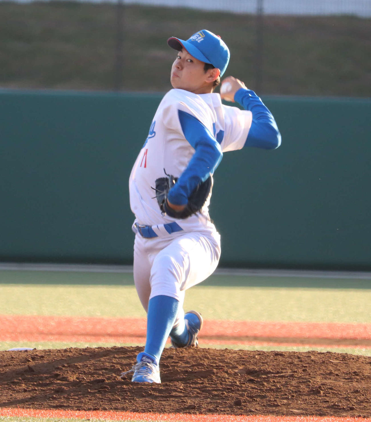 青学大対拓大　6安打14奪三振で完封した青学大・下村