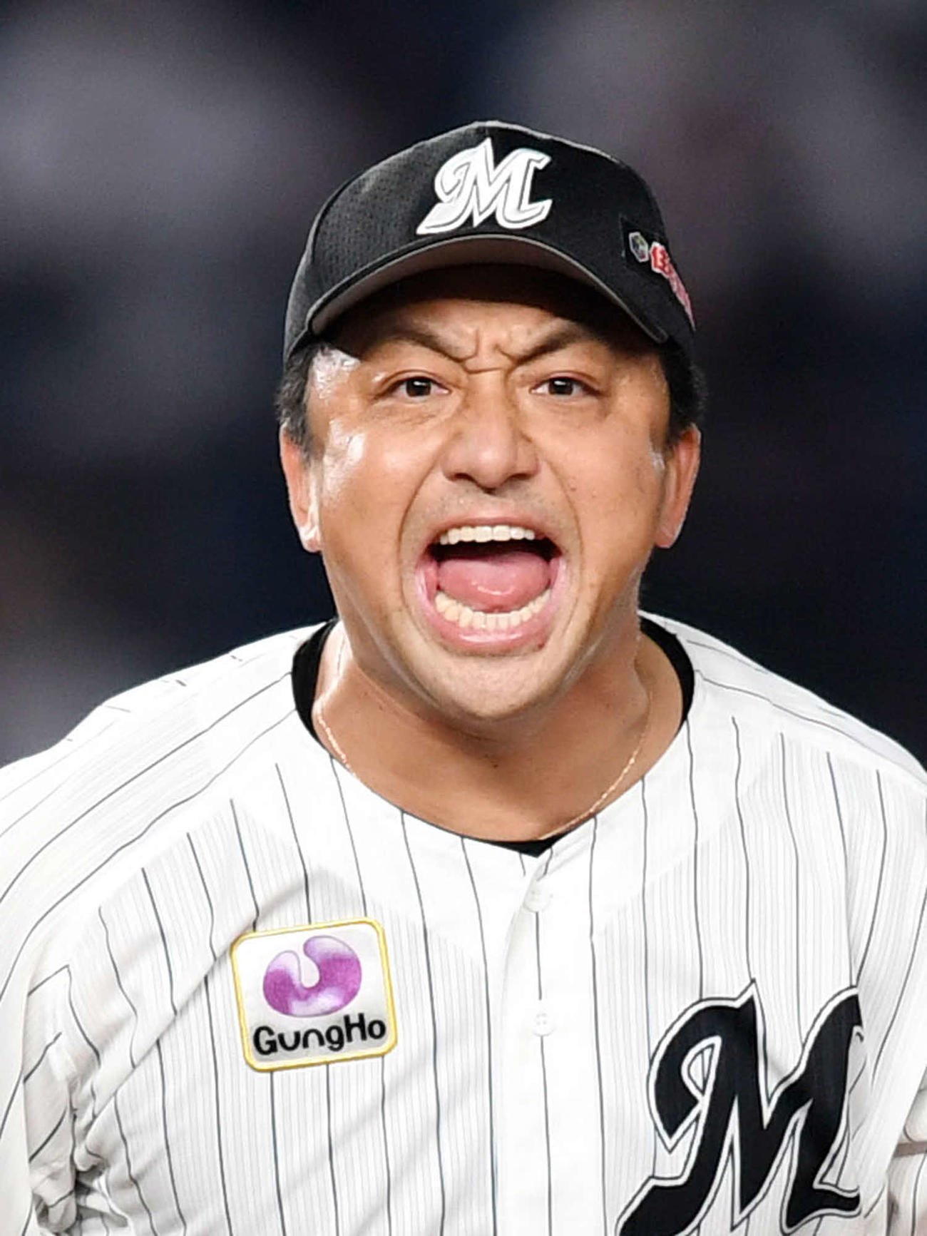 ロッテ対ソフトバンク　8回表を無失点に抑え雄たけびを上げるロッテ沢村（撮影・横山健太）