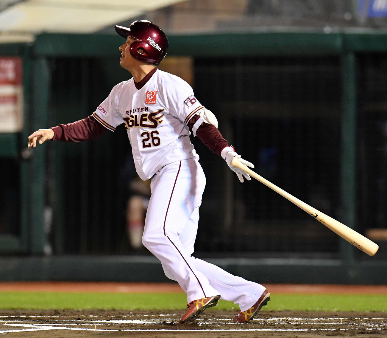 楽天対西武　1回表楽天無死、右飛に倒れる渡辺直（撮影・滝沢徹郎）