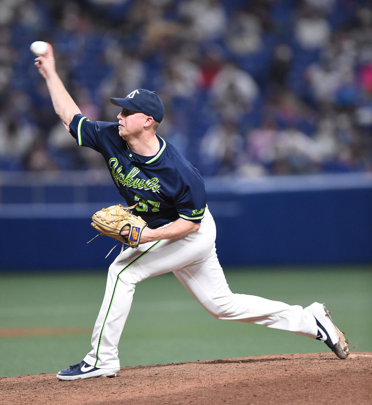 プロ野球中日対ヤクルト　9回裏、ヤクルト4番手で登板するスコット・マクガフ（撮影・森本幸一）