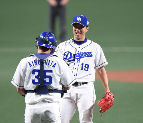 中日対ヤクルト　1回表、登板する中日先発の吉見一起（撮影・森本幸一）