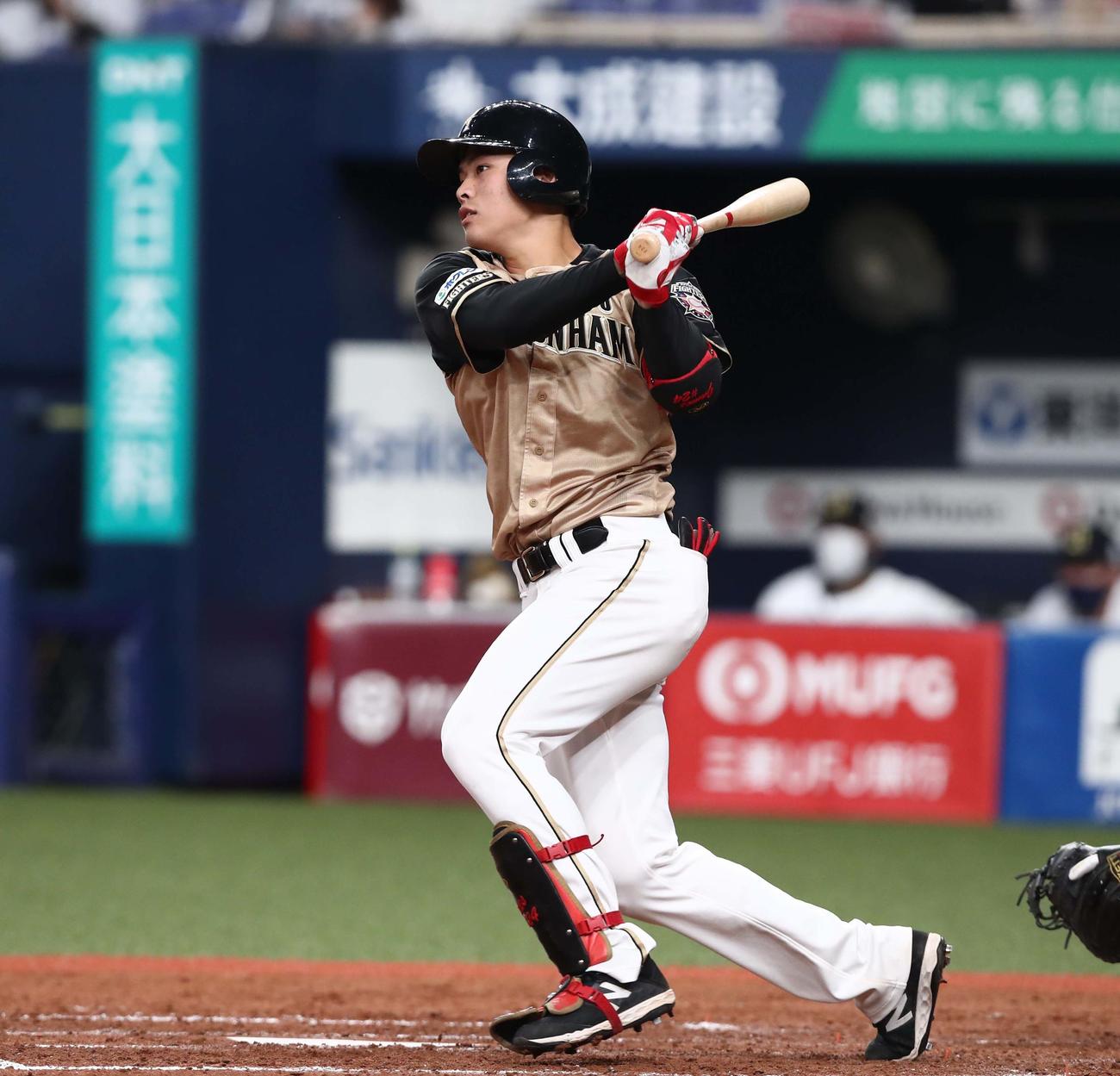 オリックス対日本ハム　5回表日本ハム1死一、三塁、左前適時打を放つ野村（撮影・黒川智章）