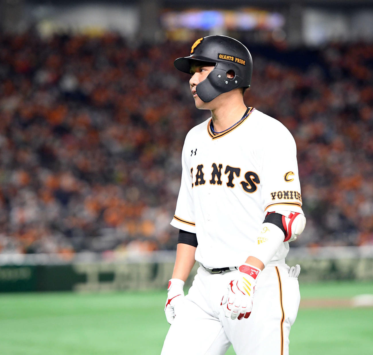 巨人対ヤクルト　1回裏巨人無死一、二塁、二飛に倒れた坂本（撮影・たえ見朱実）