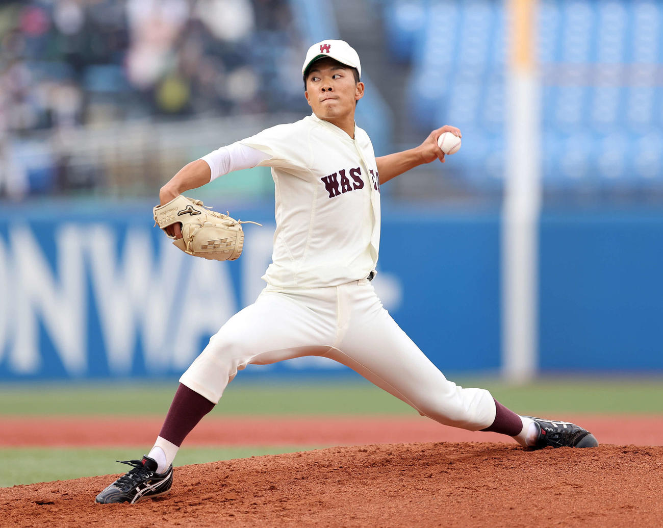 慶大対早大　先発し力投する早大・早川（撮影・鈴木正人）