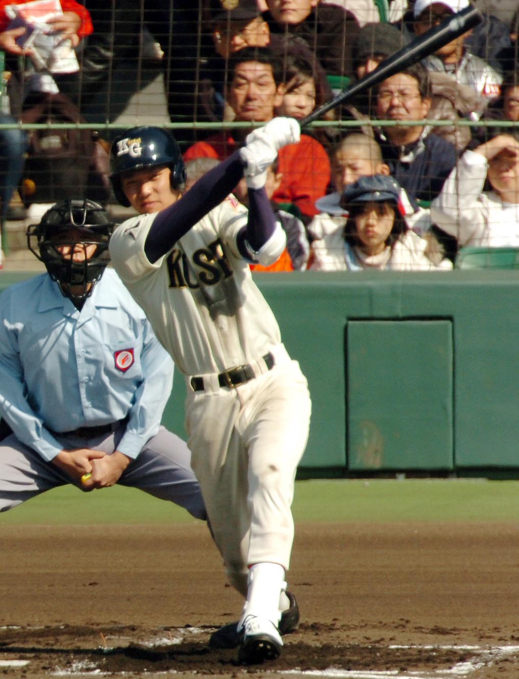 センバツで適時打を放つ光星学院（現八戸学院光星）時代の坂本勇人（06年撮影）