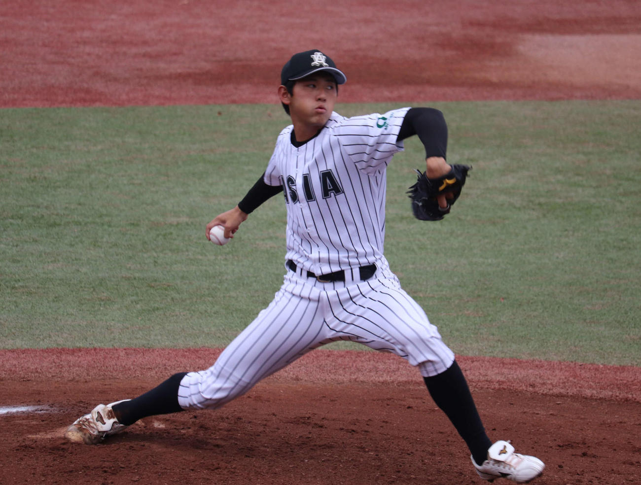 亜大－日体大　巨人からドラフト1位の指名を受けた平内が先発。3回を投げ2安打4三振と好投した（撮影・保坂淑子）