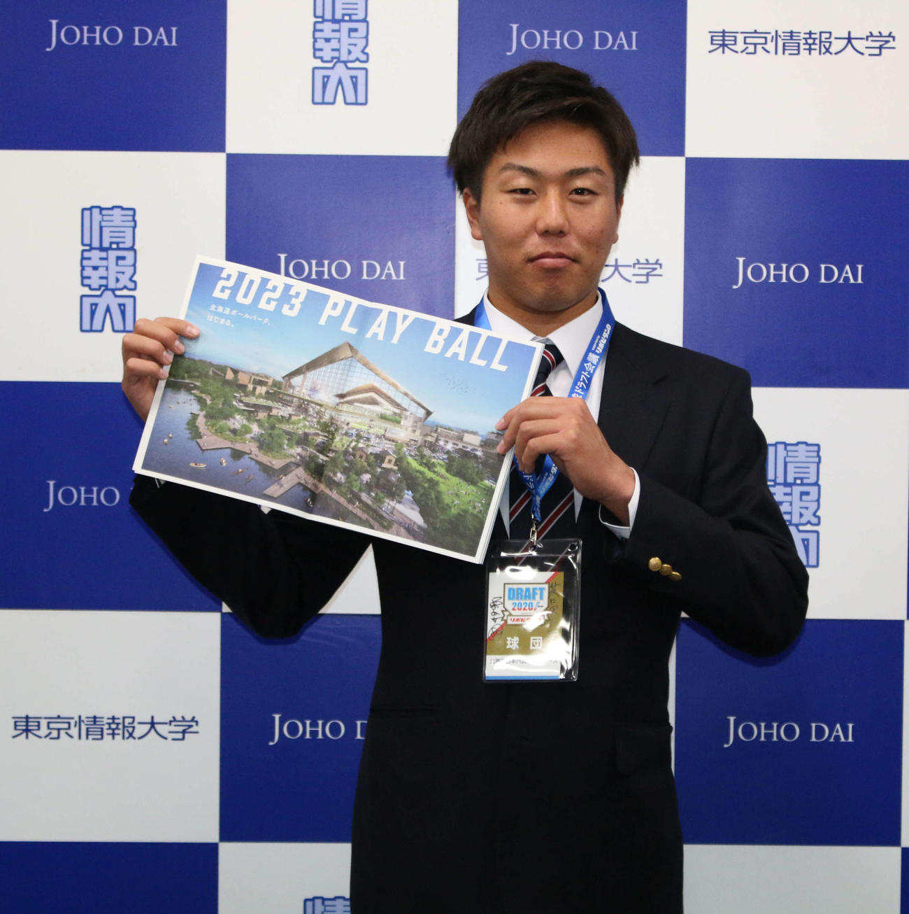 日本ハムから指名あいさつを受けた育成ドラフト2位の東京情報大・斉藤（撮影・木下大輔）