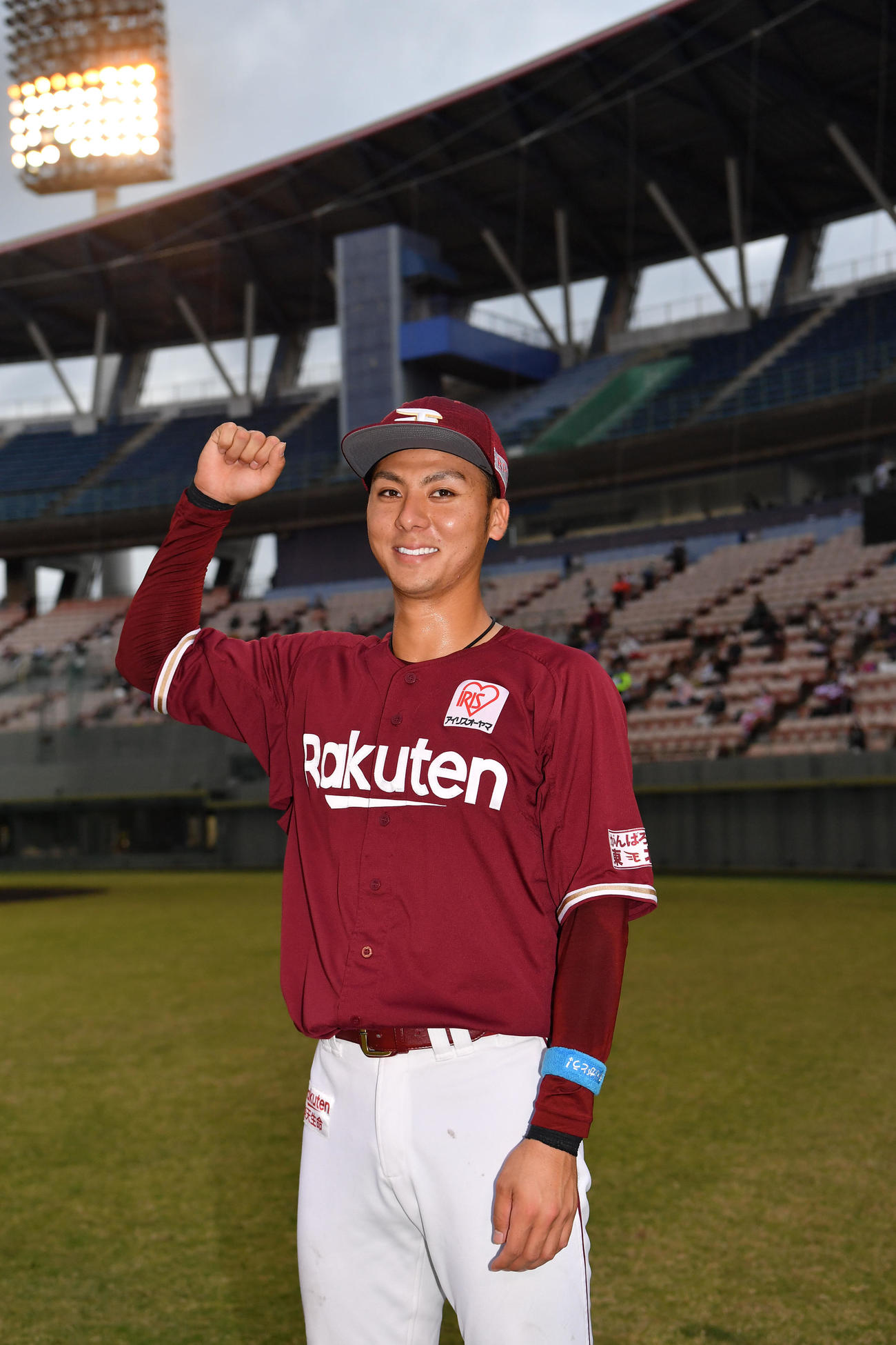 ソフトバンク対楽天　ヒーローになった村林一輝は笑顔（代表撮影）