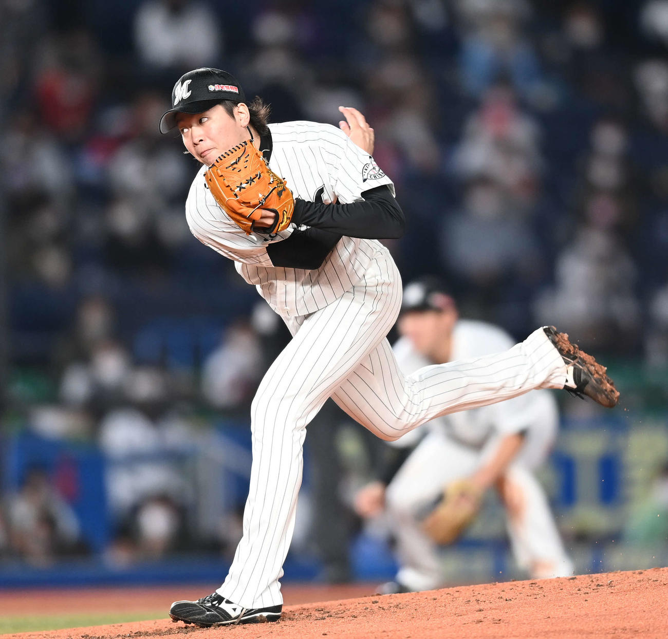 ロッテ対オリックス　先発し力投するロッテ二木（撮影・鈴木みどり）