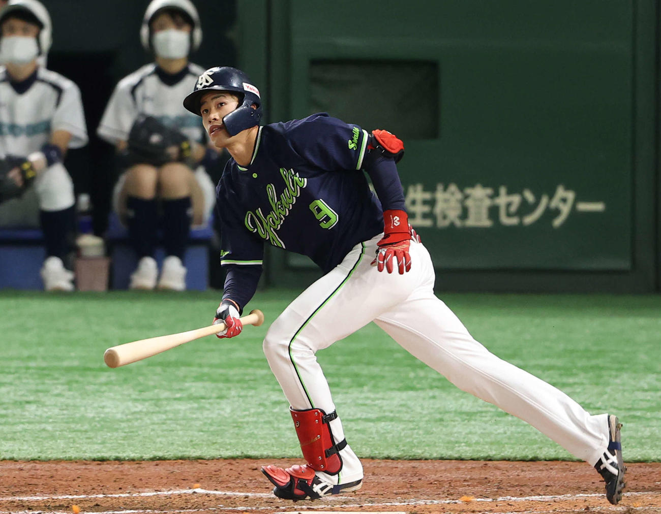 巨人対ヤクルト　4回表ヤクルト無死、本塁打を放ち駆け出す塩見（撮影・河野匠）
