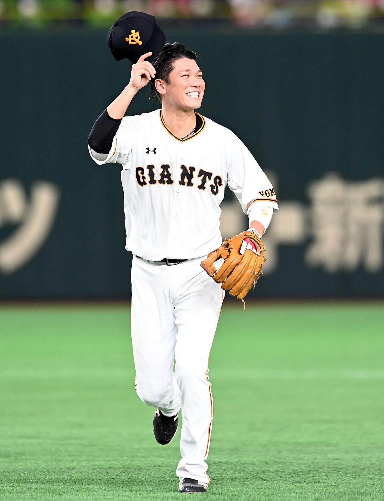 巨人対ヤクルト　7回表、ベンチに下がる巨人坂本（撮影・たえ見朱実）