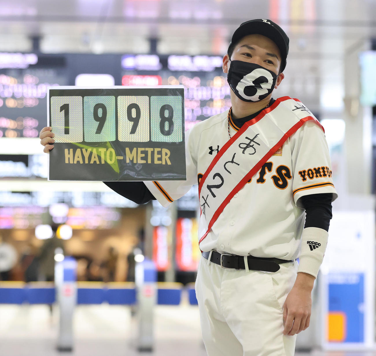 あと2本に迫った巨人坂本の2000安打を期待していたモノマネ芸人のさかとも（2020年11月6日）