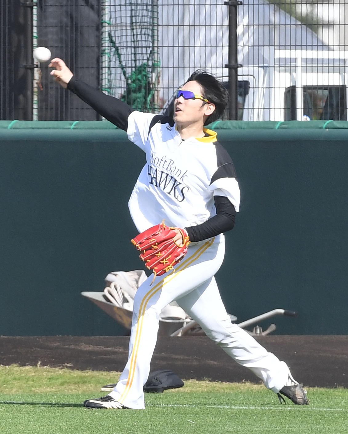 CSに向け投球練習する石川（撮影・今浪浩三）