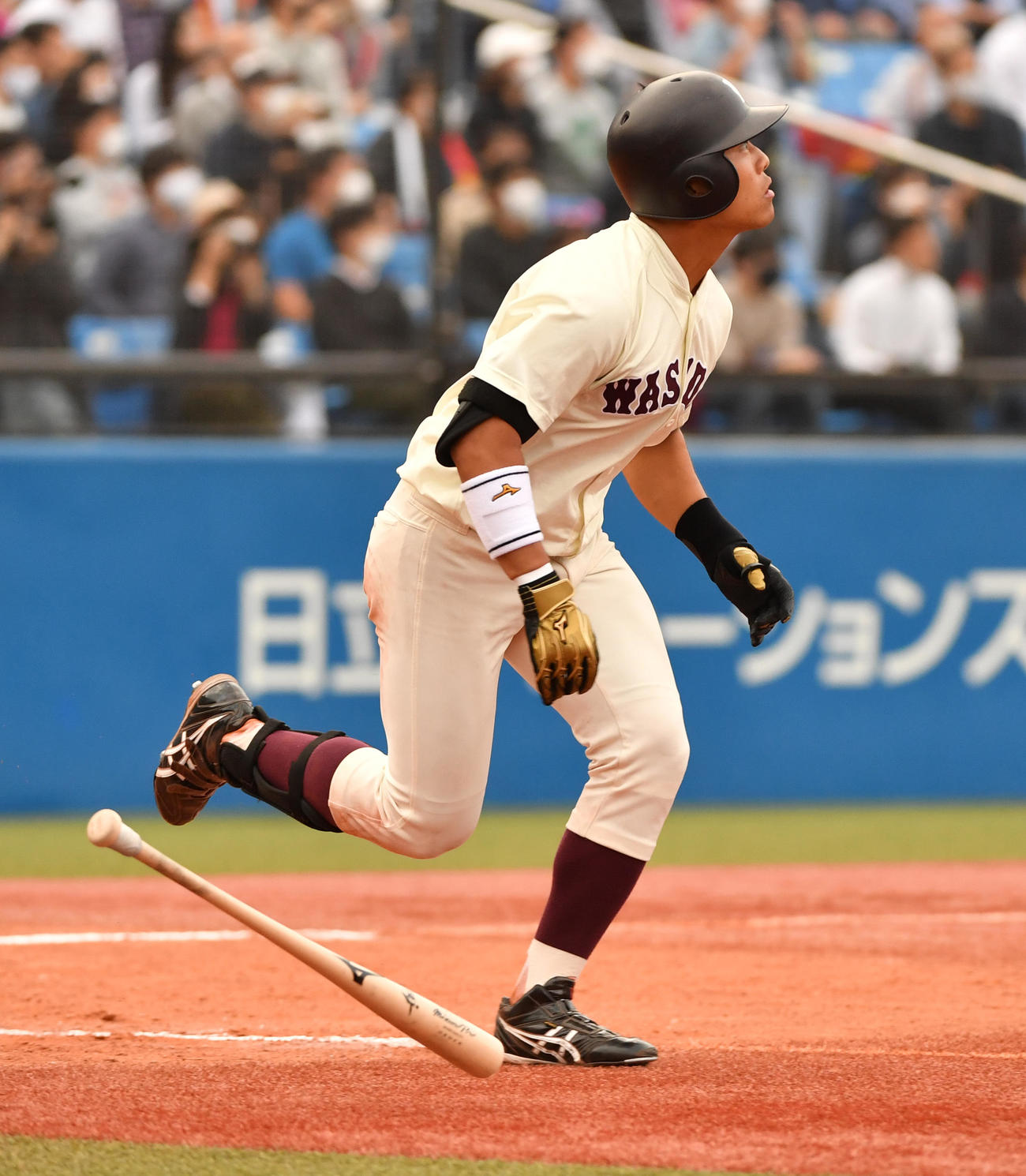 早大対慶大　9回表早大2死一塁、蛭間は中越えに逆転2ランを放つ（撮影・柴田隆二）