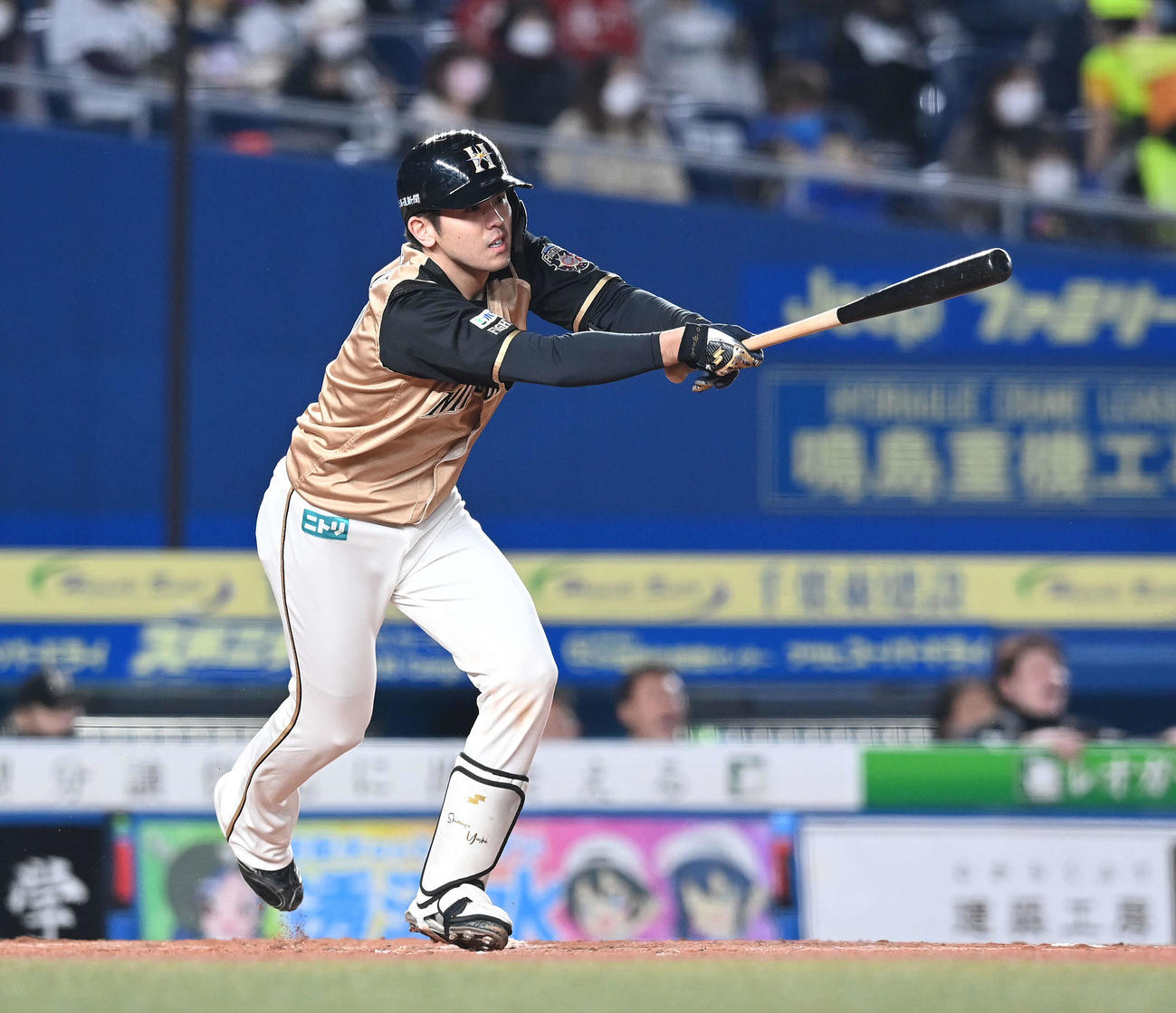 ロッテ対日本ハム　4回表日本ハム1死三塁、右前適時打を放つ清水（撮影・鈴木みどり）