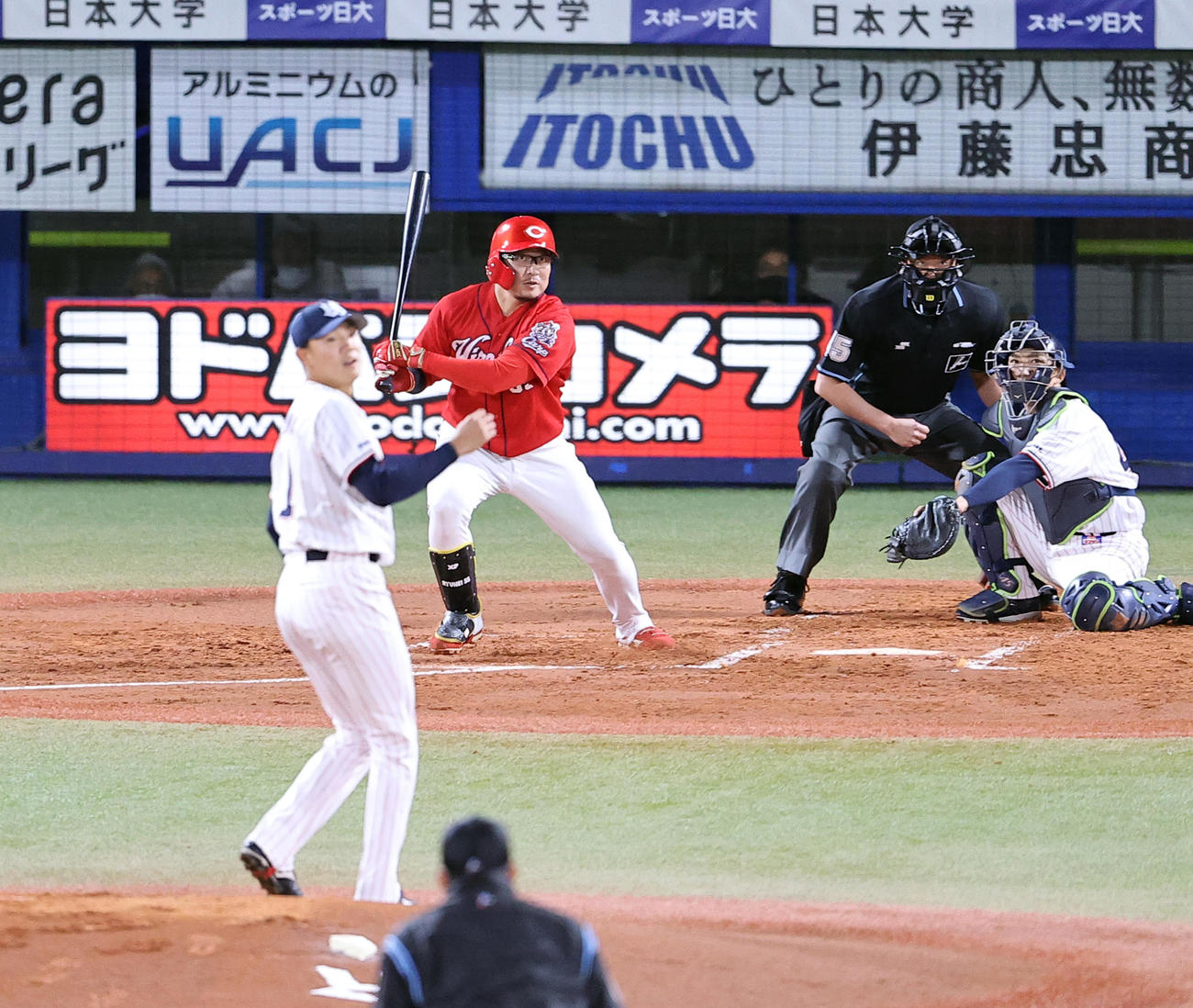 ヤクルト対広島　1回表広島1死一、三塁、松山は左2点適時二塁打を放つ。投手奥川（撮影・浅見桂子）