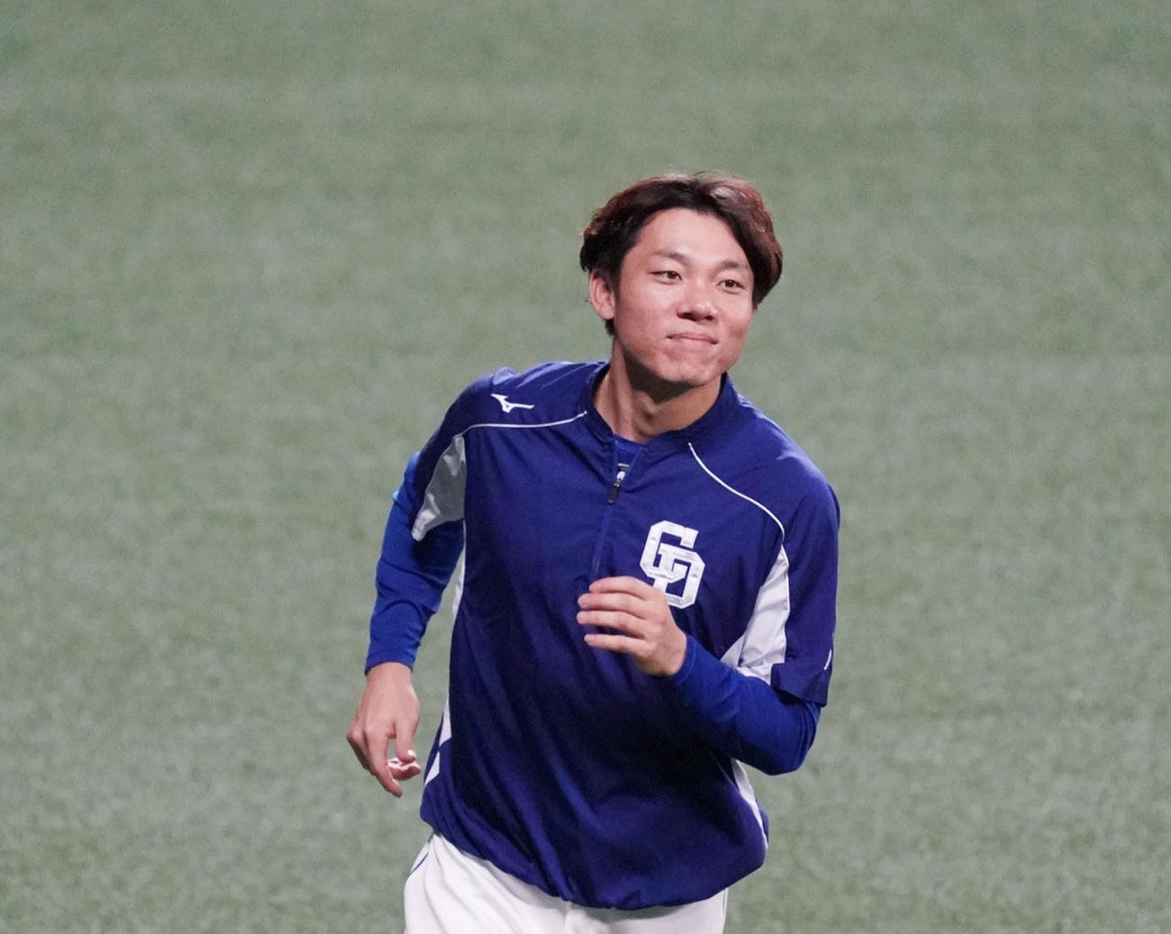 ランニングをする大島洋平（撮影・森本幸一）