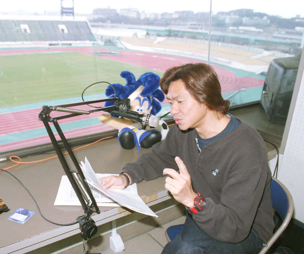 01年3月、G大阪戦のリハーサルをする元オリックスの名物DJの木村芳生さん