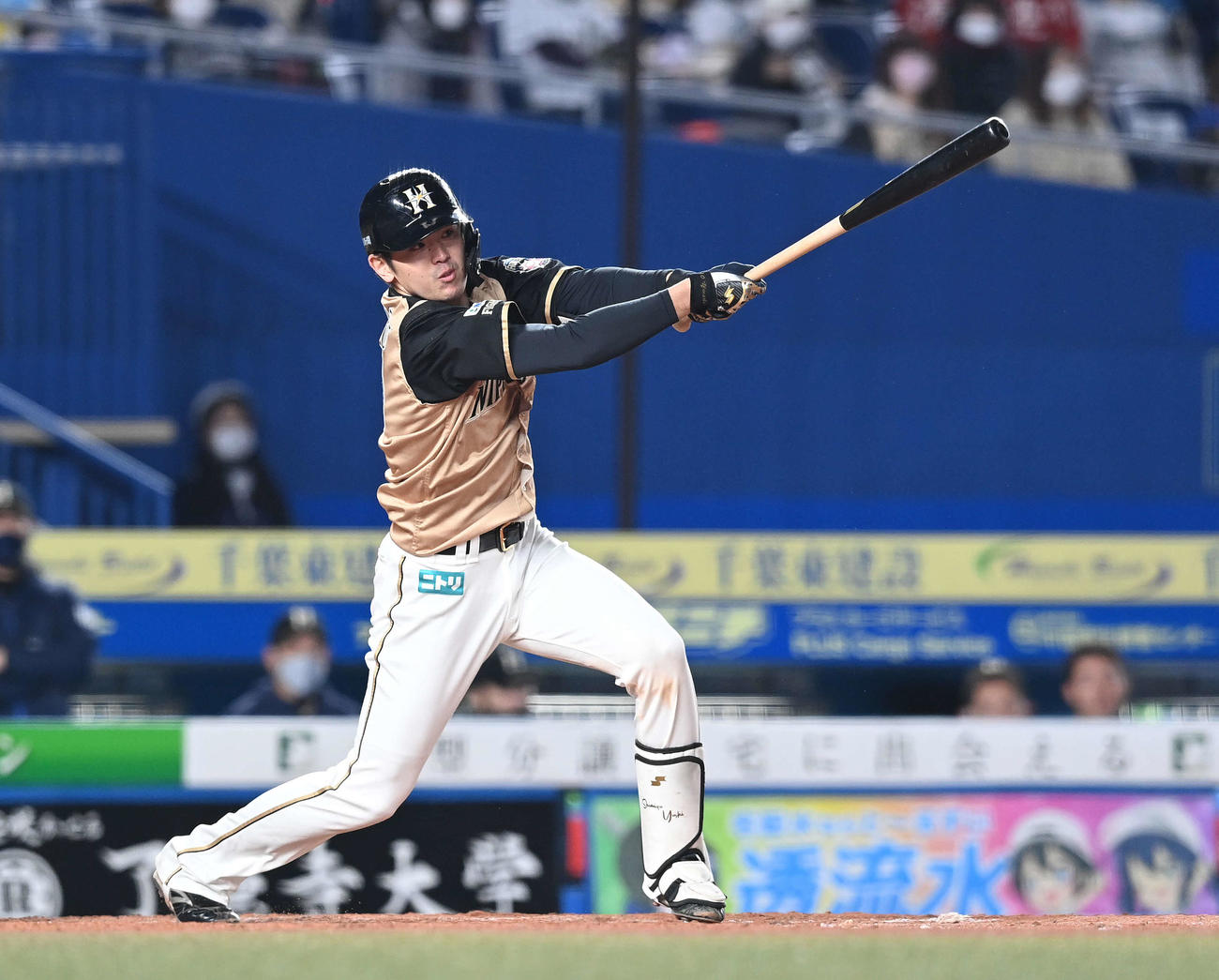 ロッテ対日本ハム　4回表日本ハム1死三塁、右前適時打を放つ清水（撮影・鈴木みどり）