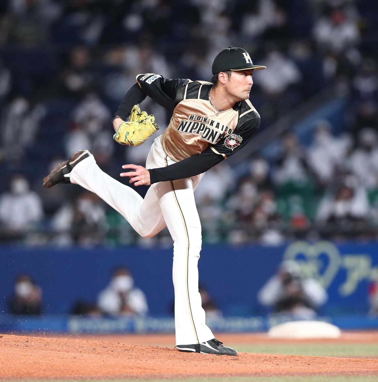 ロッテ対日本ハム　日本ハム先発の上原（撮影・黒川智章）
