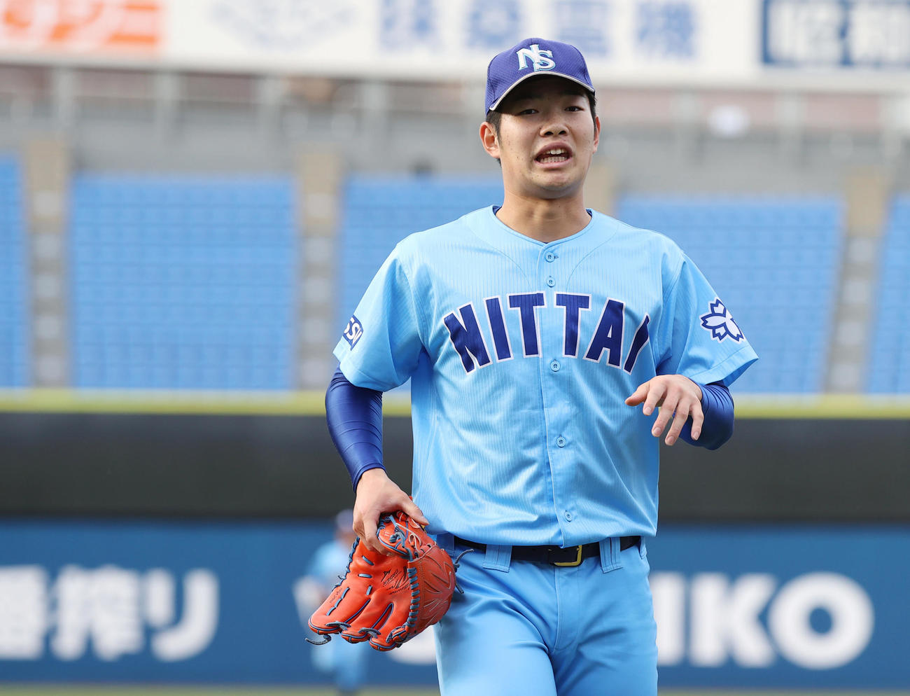 日体大対共栄大　5回裏、途中登板の日体大・森は1失点を喫し悔しげな表情（撮影・垰建太）