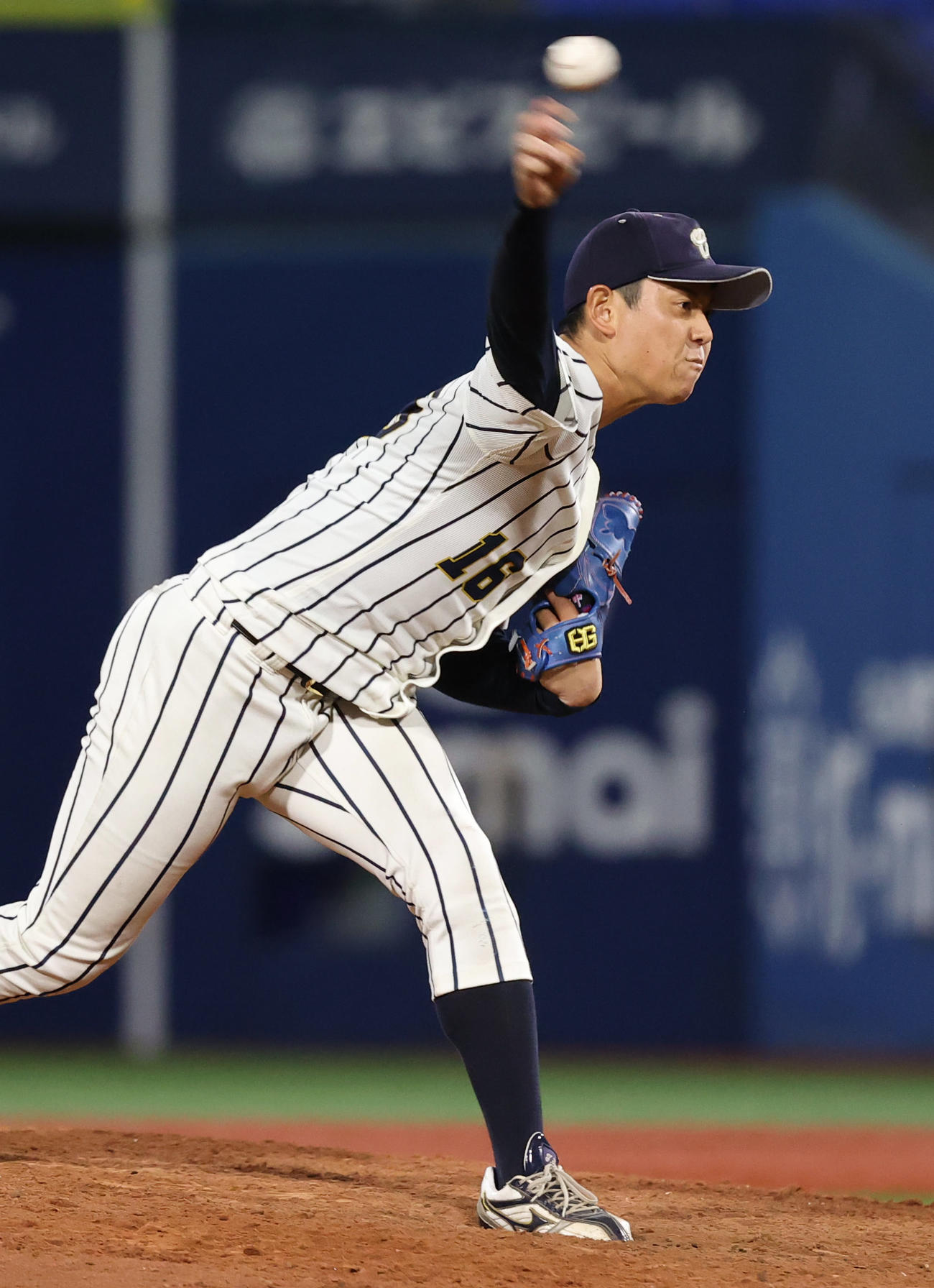 武蔵大対上武大　8回表、上武大2番手で登板し力投する加藤（撮影・垰建太）