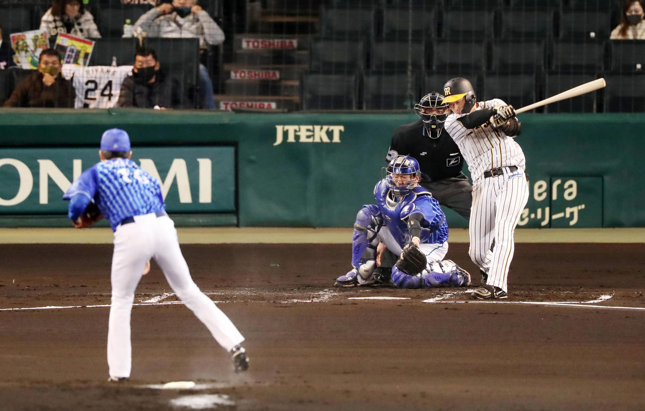 阪神対DeNA　1回裏阪神無死、大山は空振り三振、左は大貫（撮影・加藤哉）