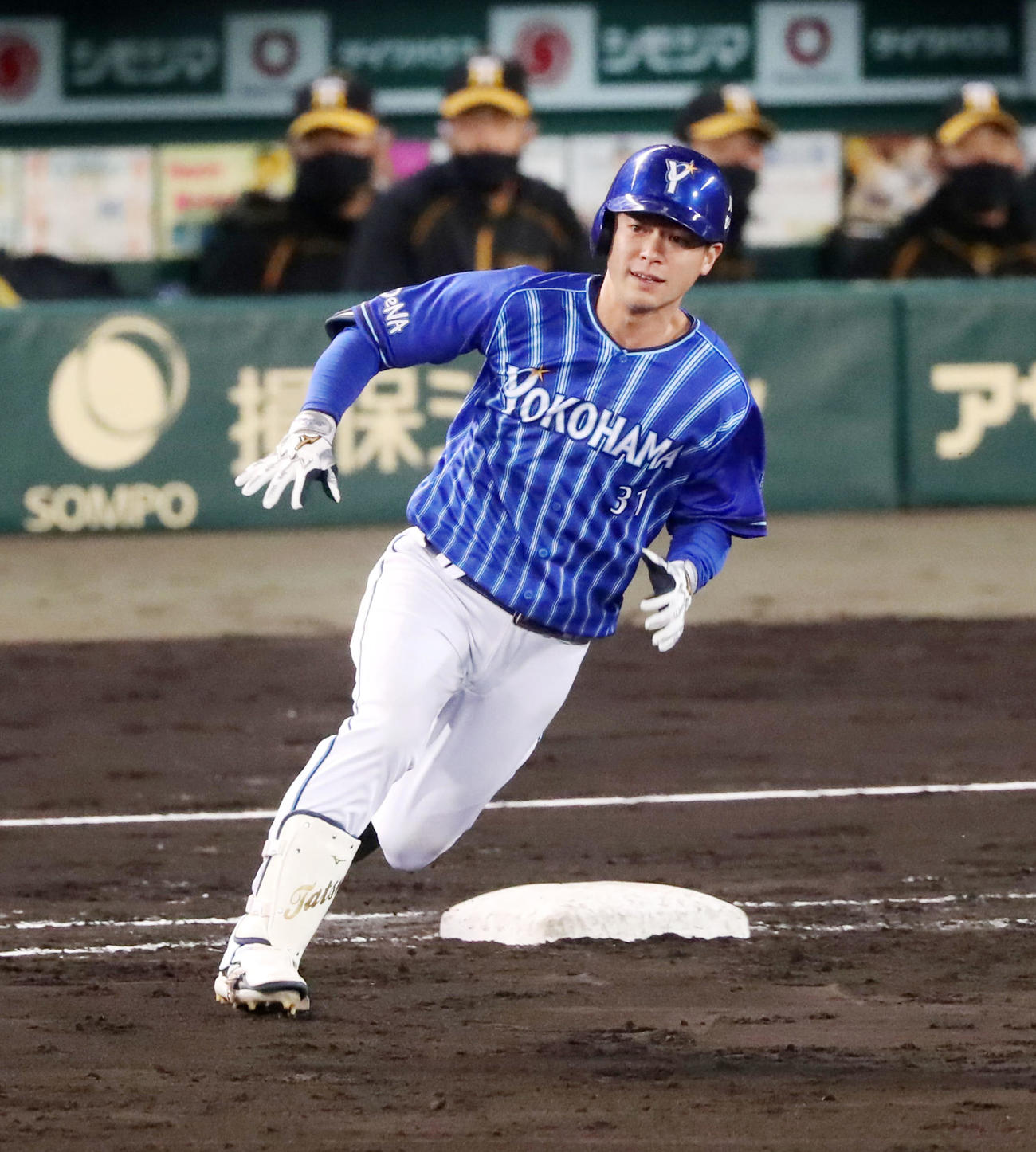阪神対DeNA　5回表DeNA無死、柴田は中越え二塁打を放つ（撮影・加藤哉）