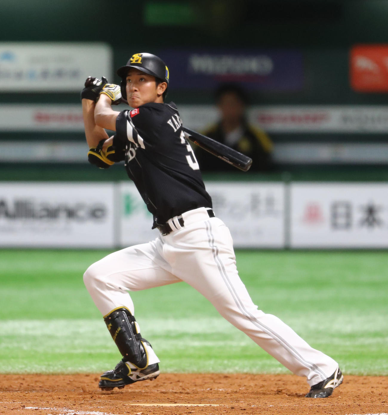 紅白戦で左越え本塁打を放つ柳町達（撮影・梅根麻紀）