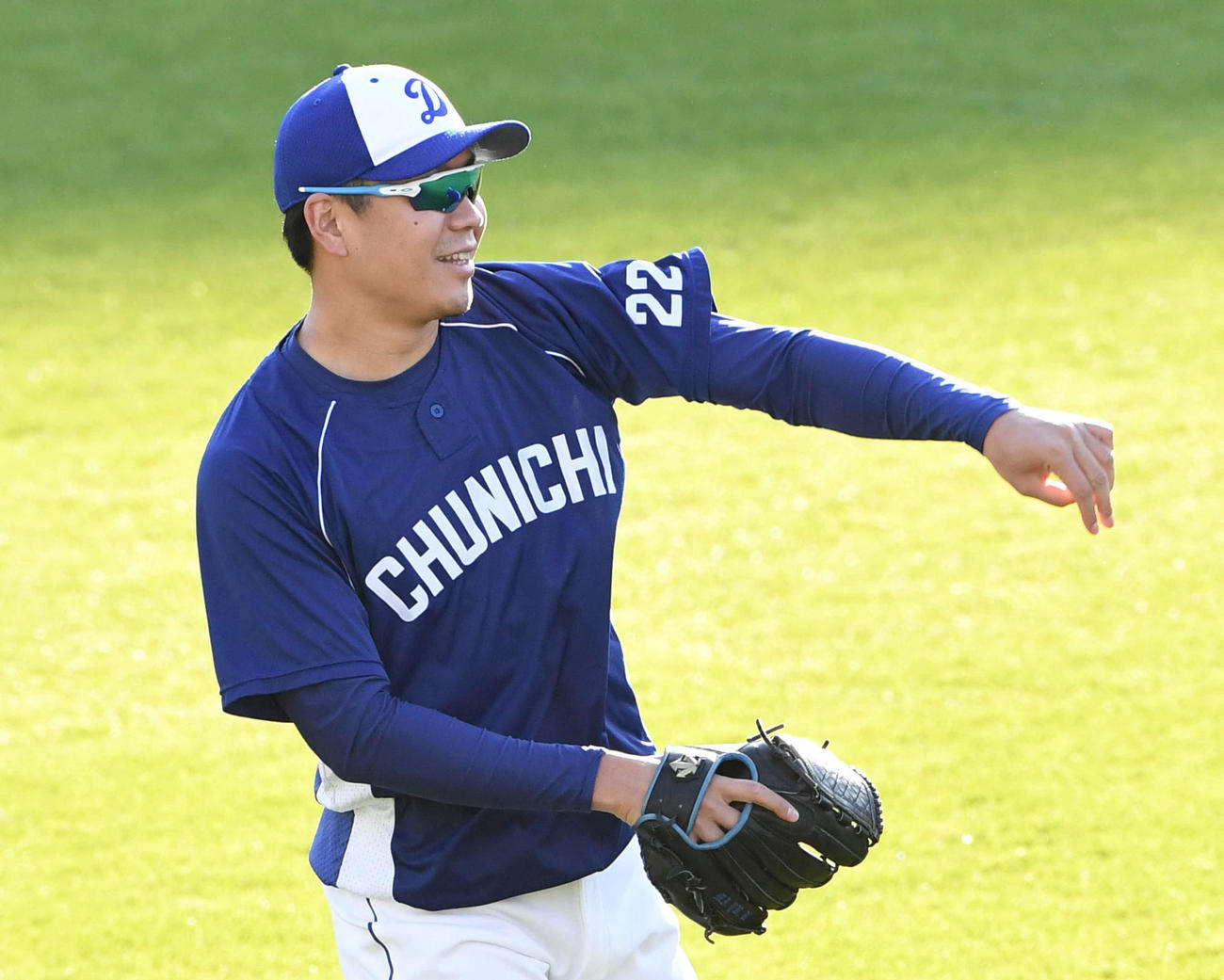 広島戦の試合前、キャッチボールをする中日大野雄