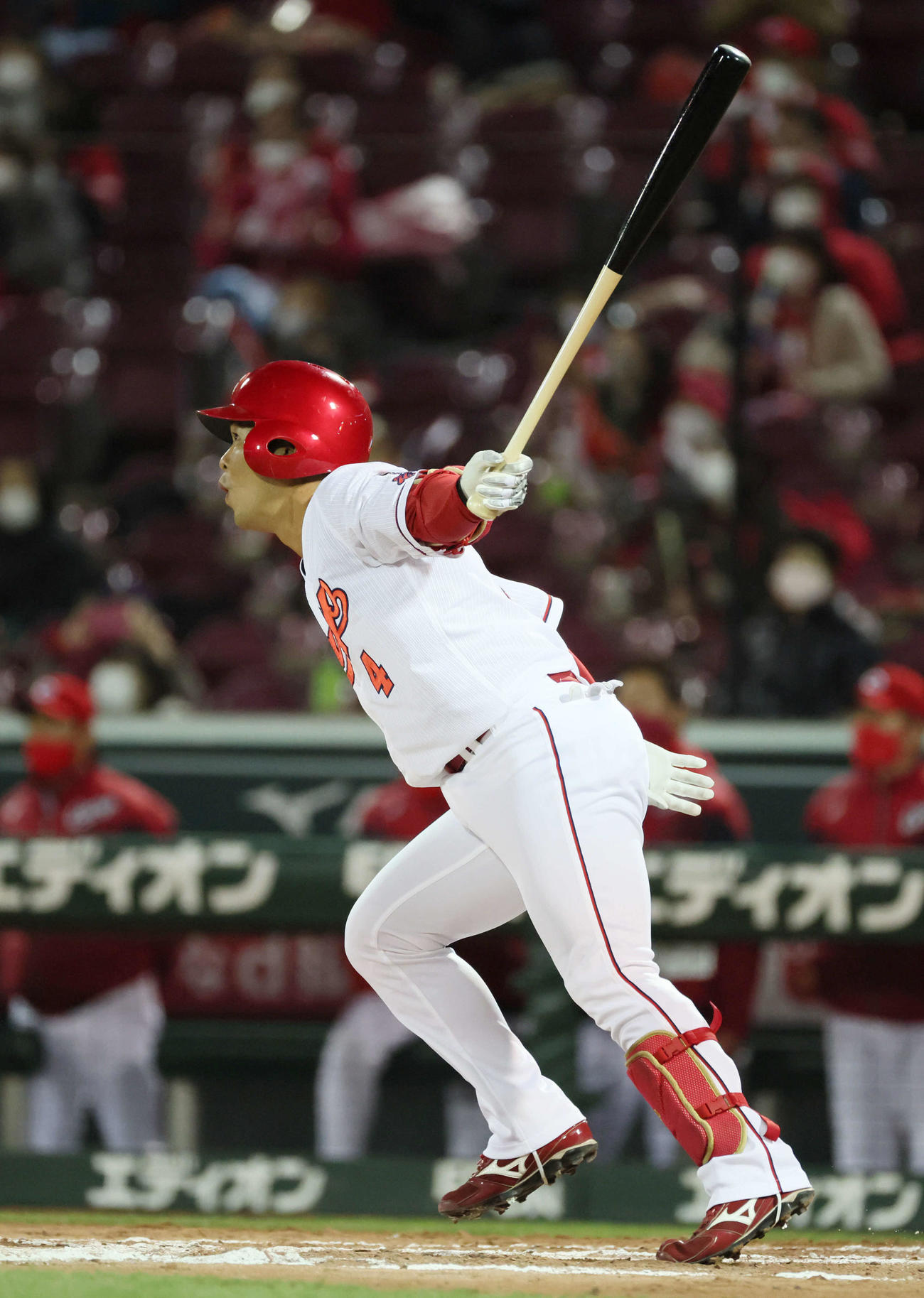 プロ野球広島対中日　8回裏広島2死、代打の小窪は右前打を放つ（撮影・加藤孝規）