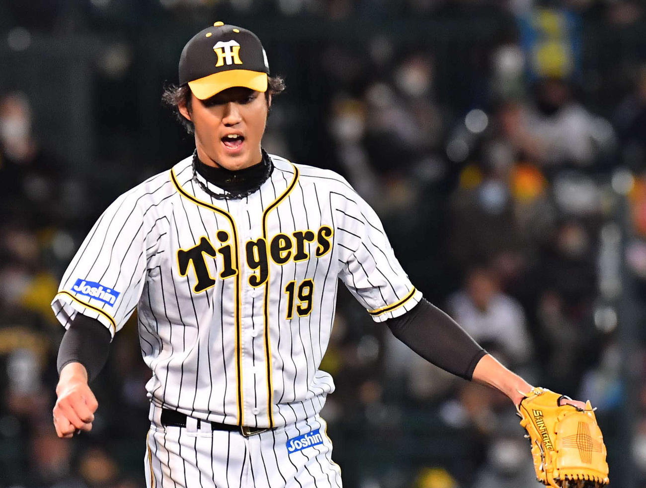 阪神対DeNA　5回表DeNA2死一、三塁、宮本秀明から三振を奪い雄たけびをあげる藤浪晋太郎（撮影・上田博志）