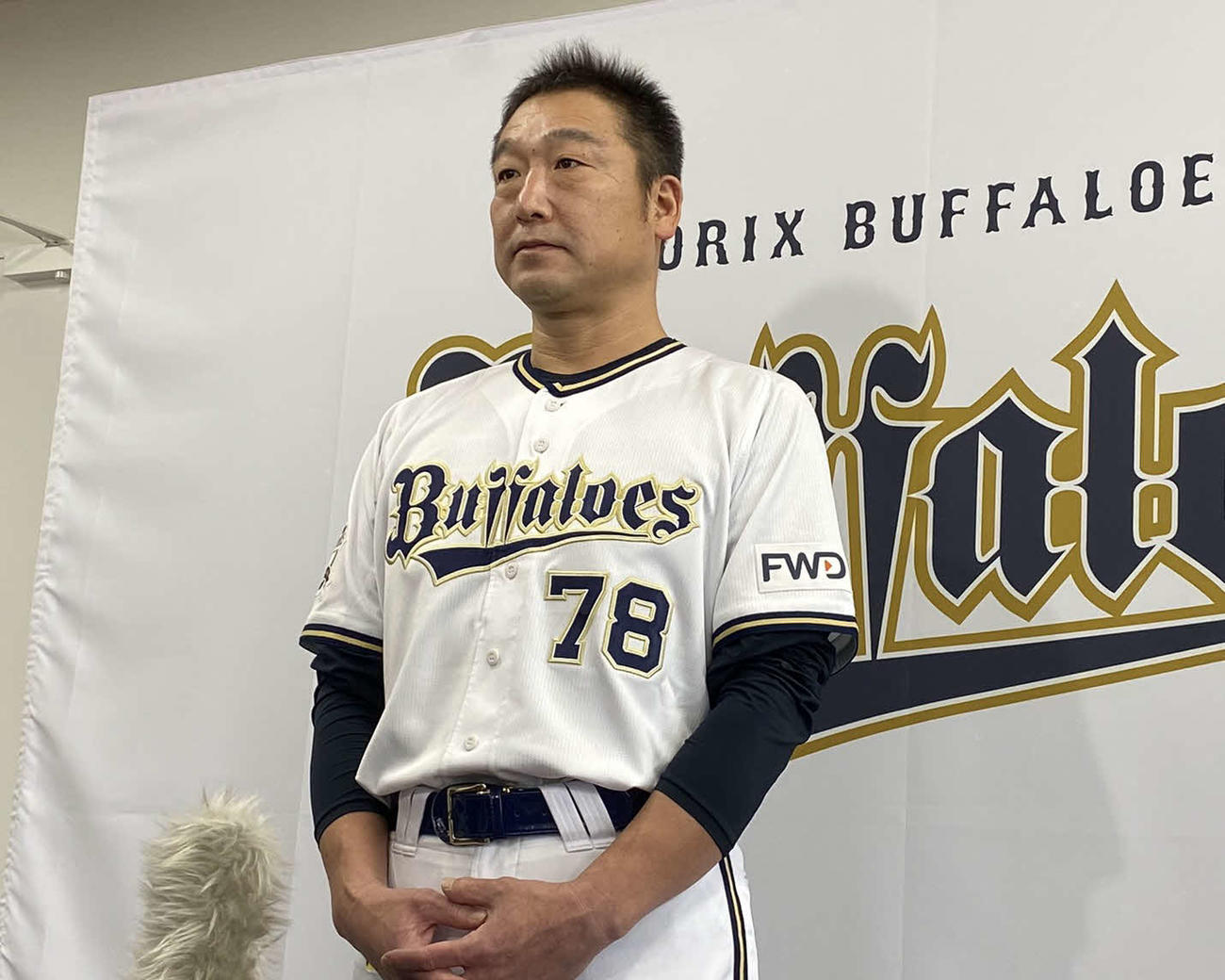 監督就任会見で胸中を話すオリックス中嶋聡監督（球団提供）